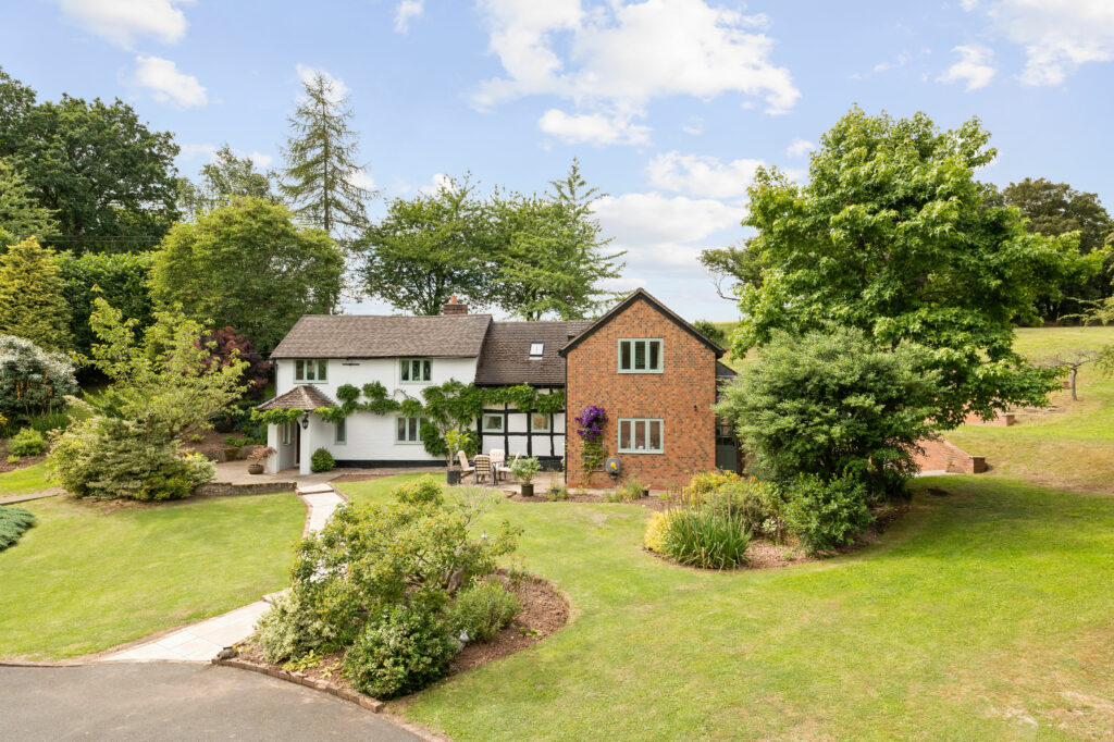 The Cottage – Idyllic three bedroom, bordering three counties