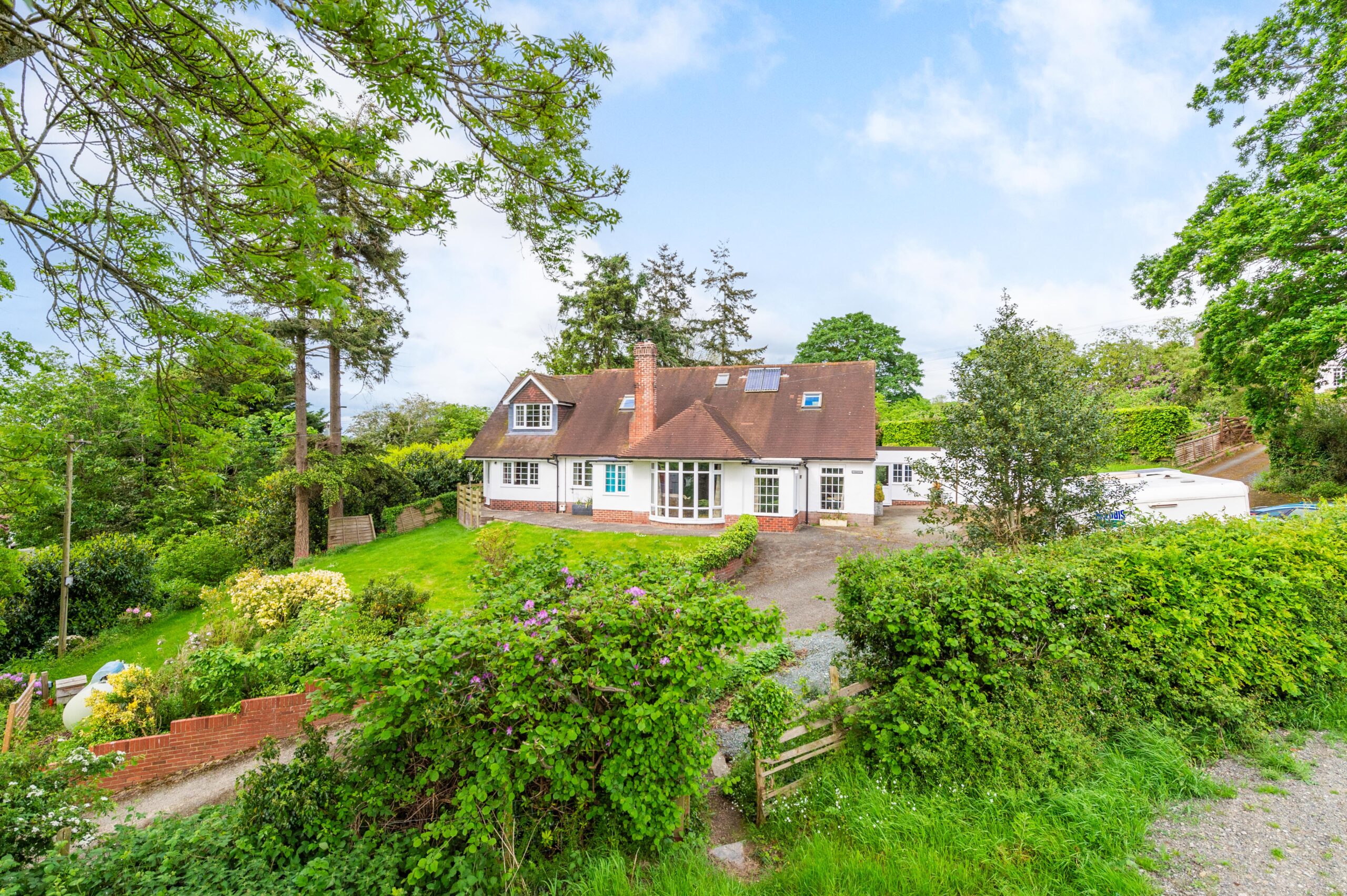 Charming 4 bed detached in semi-rural location near Welshpool