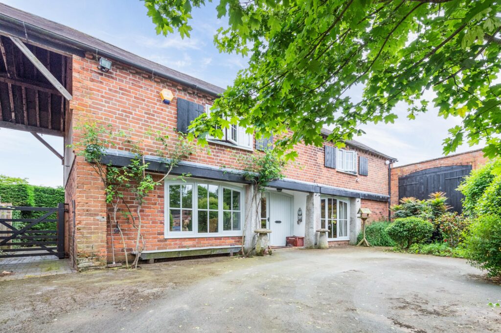 Equestrian home in north Shropshire