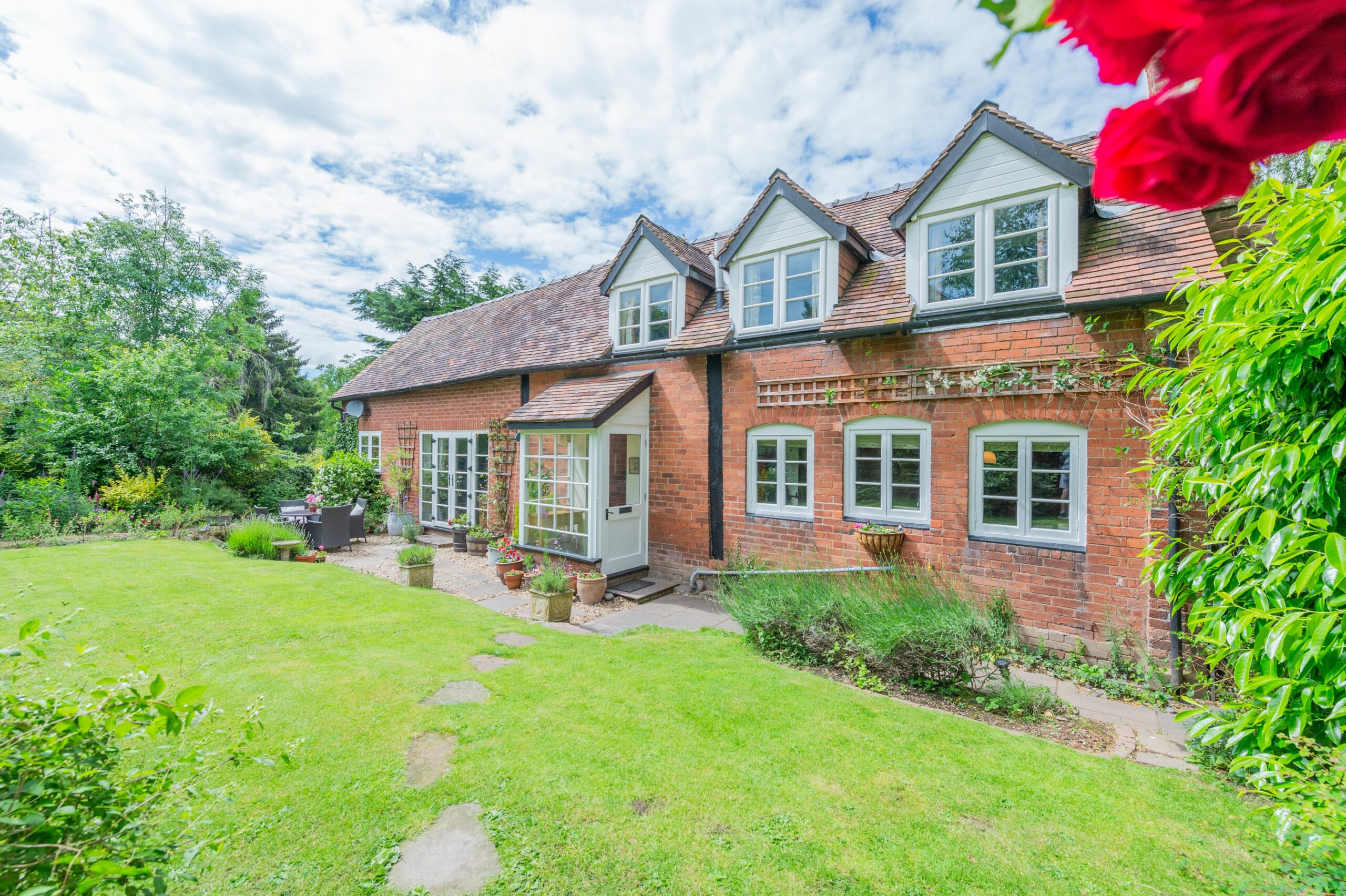 Quintessential cottage, idyllic location