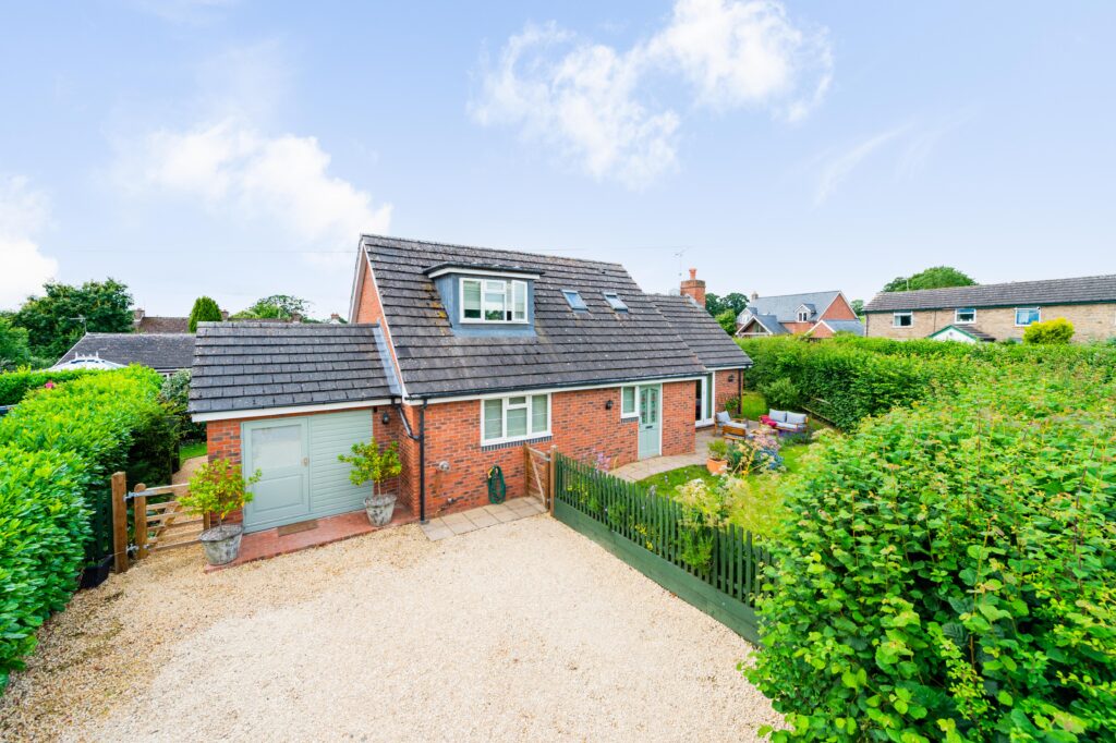 Dorma bungalow in popular Almeley village