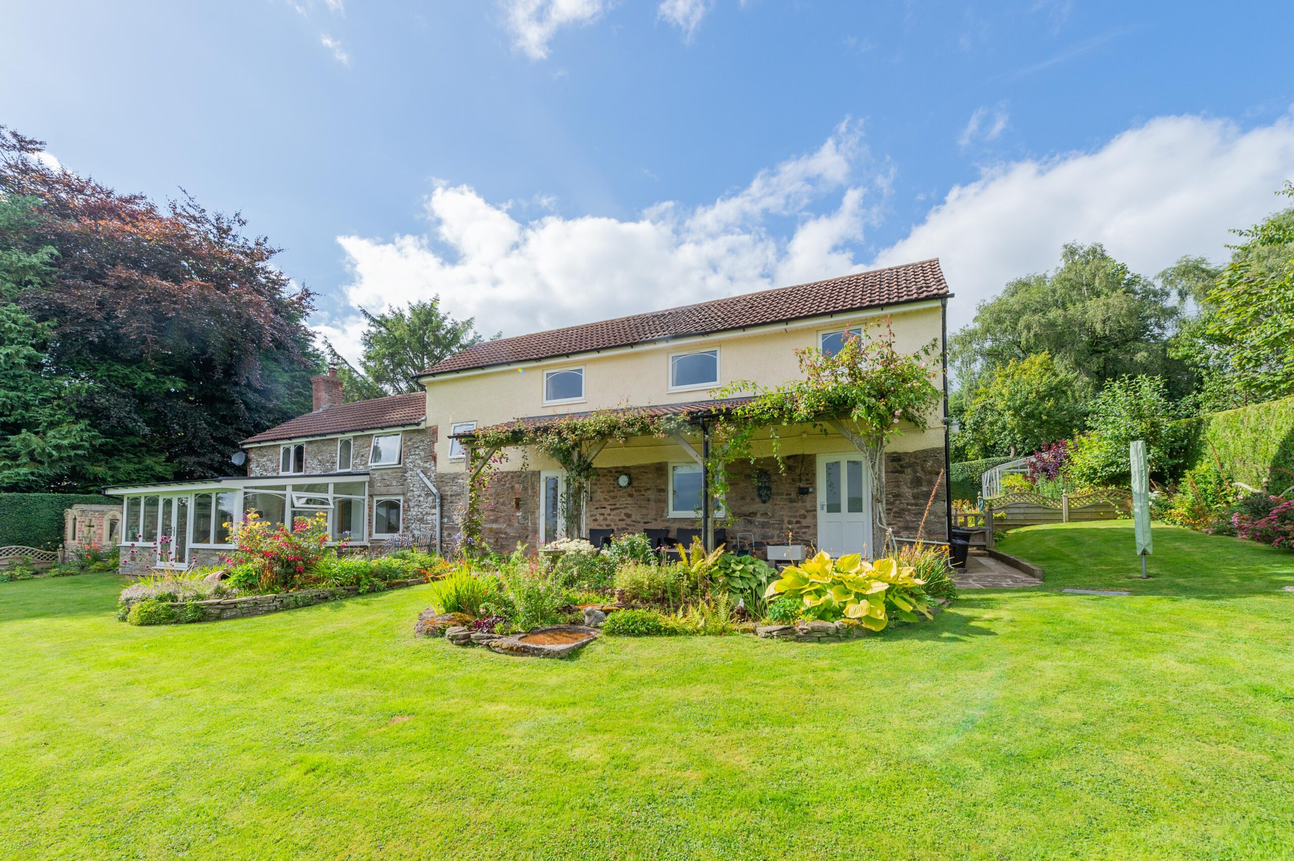 Idyllic location with views to the Welsh Marches