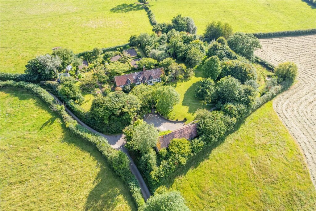 Cwm Cottage, Clunton - Picture No. 38