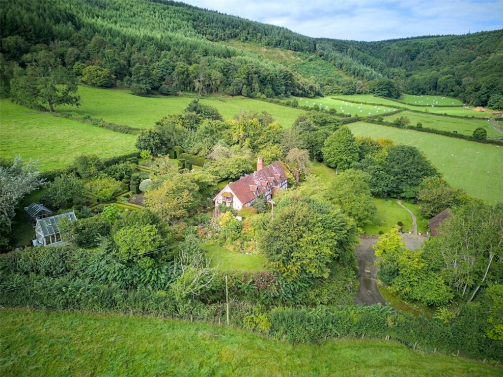 Cwm Cottage, Clunton - Picture No. 59