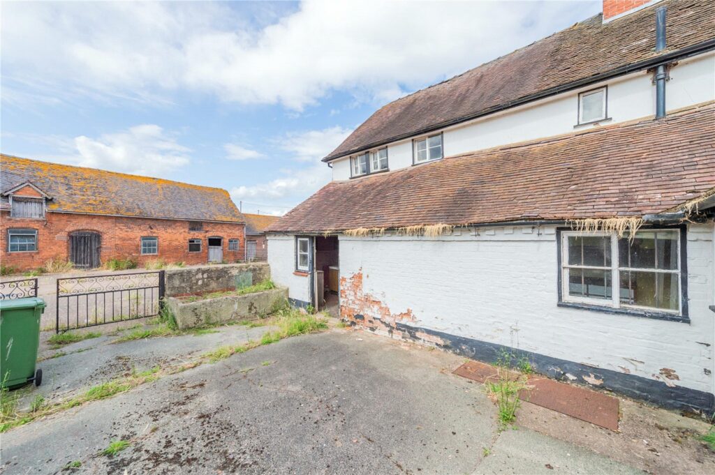 Preston Farmhouse and Barns, Preston Brockhurst - Picture No. 12