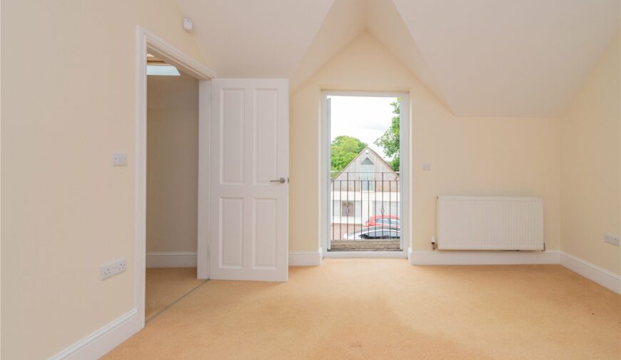 2 Robertsford Cottage - Principal Bedroom