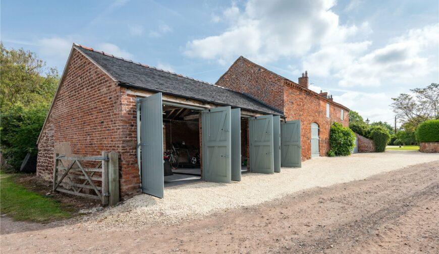 Cheswell Manor, Cheswell - Garages