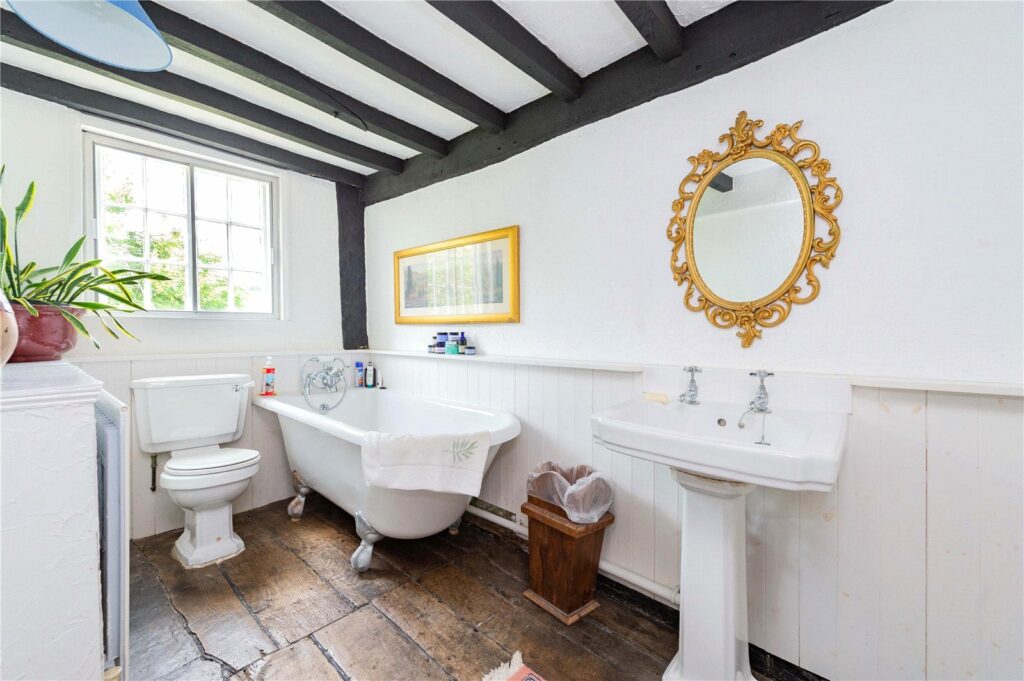 Penarth House, Pool Road - Bathroom