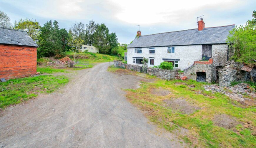 Pen Y Parc Mawr, Llanfechain - Front