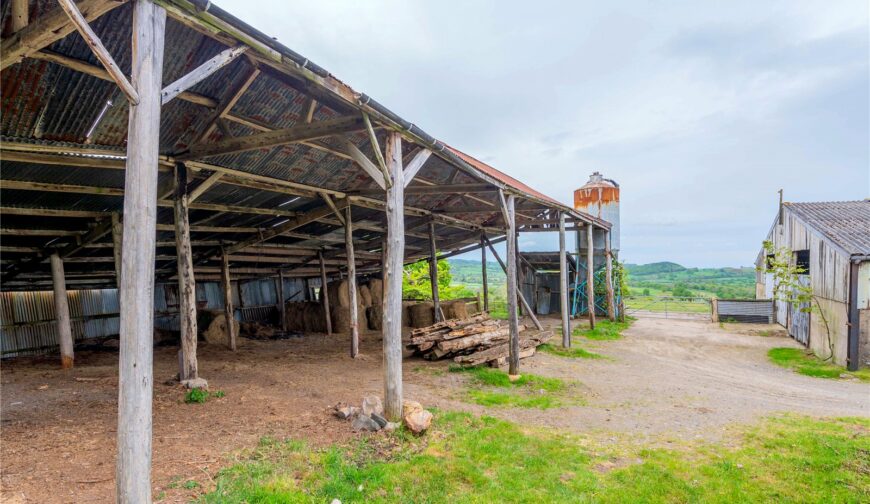 Pen Y Parc Mawr, Llanfechain - Dutch Barn