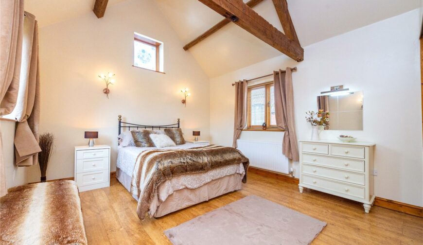 The Hay Barn At Sowbath, Moreton Mill - Master Bedroom