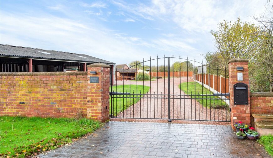 The Hay Barn At Sowbath, Moreton Mill - Gated Entrance