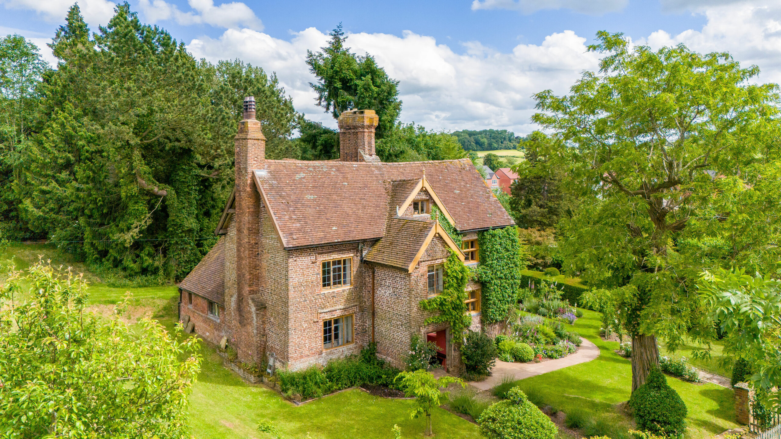 Ludlow – country house, surrounded by gorgeous garden and grounds