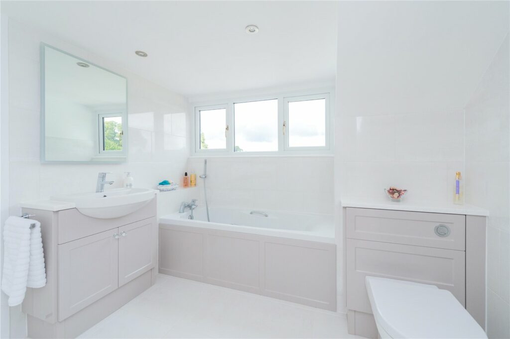 Whiteways, Garmston - Family Bathroom