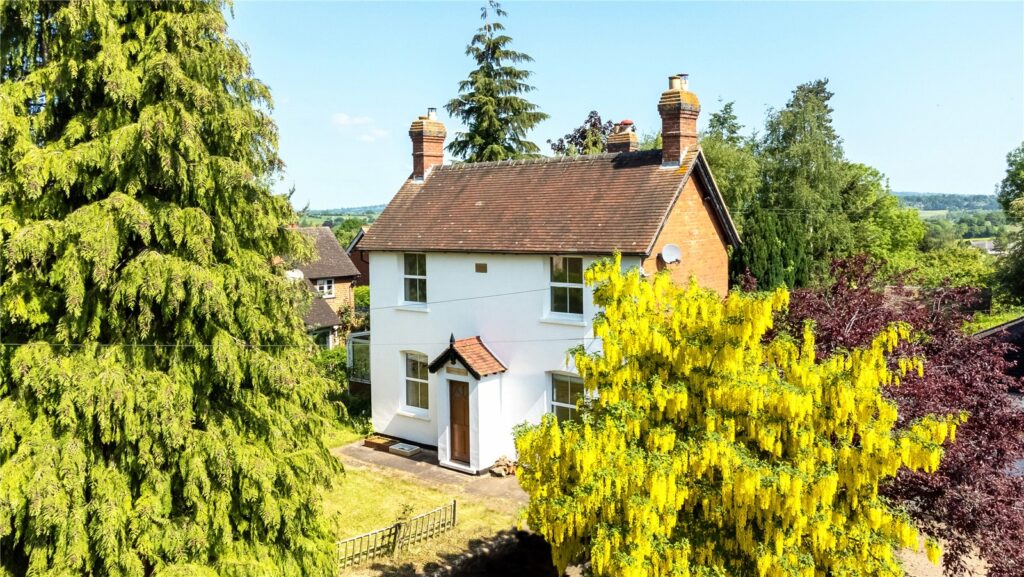 Mayfield House, Salt Box Lane - Picture No. 04