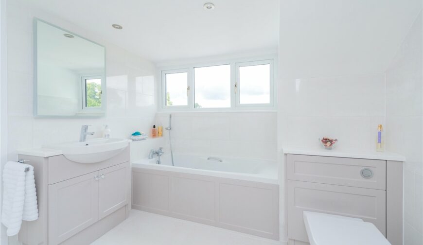 Whiteways, Garmston - Family Bathroom