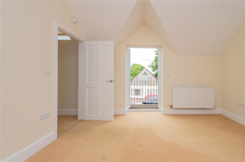 2 Robertsford Cottage - Principal Bedroom