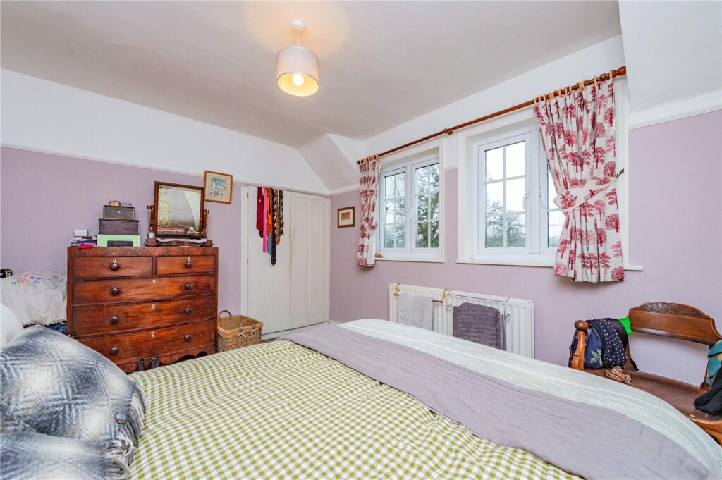 2 Oakdene - Bedroom